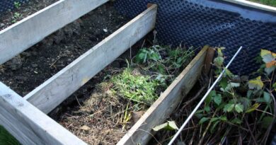 Organski material, ki ga po plasteh nalagamo v visoko gredo