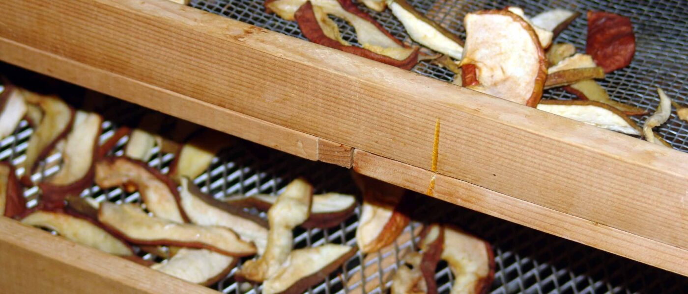 Sešenje rezin jabolk za jabolčne krhlje