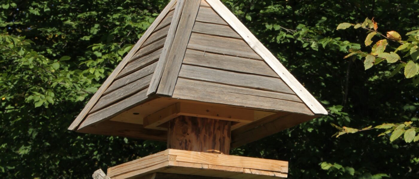 Lesena krmilnica za ptice