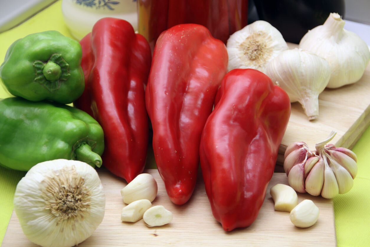 Posebno primerna vrsta paprike za pečenje, je rdeča koničasta paprika.